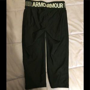 Under Armour Bottoms - Under armour girls Capri leggings Under Armour Bottoms - Under armour girls Capri leggings